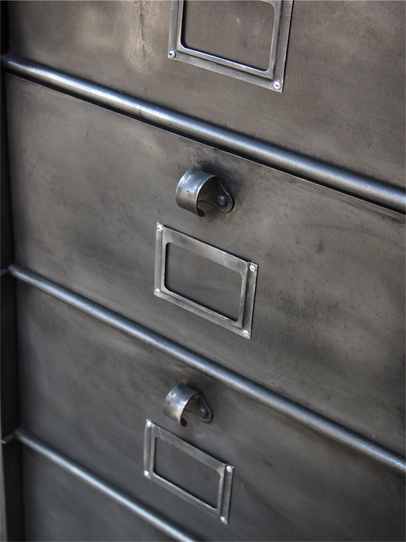 ancien grand meuble 12 casiers industriel strafor plateau chene massif – Image 12