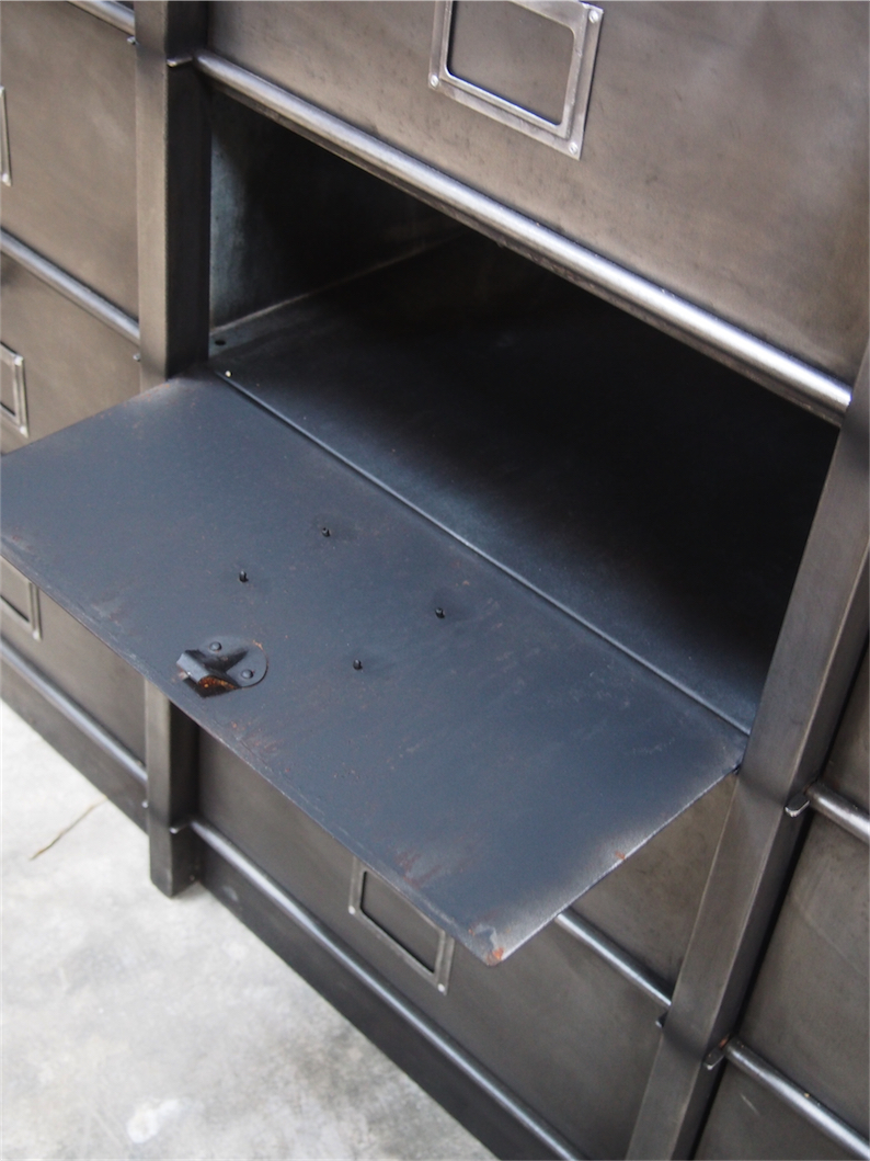 ancien grand meuble 12 casiers industriel strafor plateau chene massif – Image 13