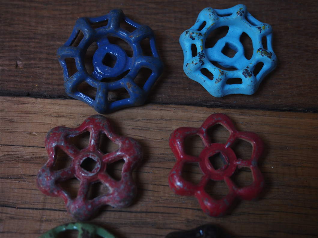 Lot d'anciennes vannes d'usine, ideal en bouton de tiroir indus – Image 3