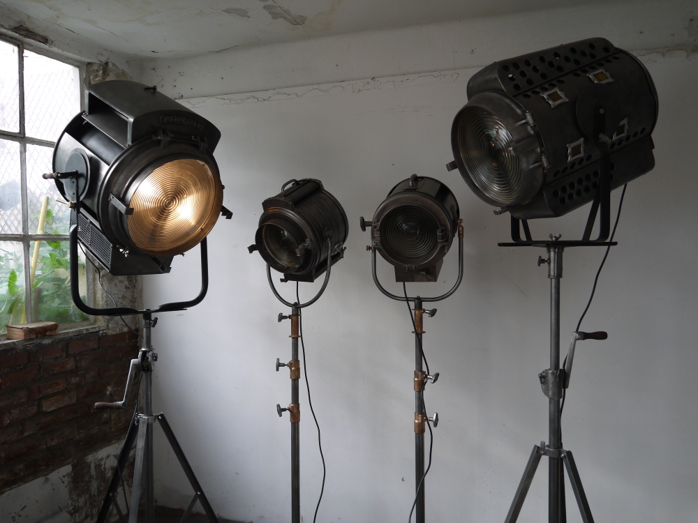 Ancien projecteur cinema hollywood Richardson 1950/60 pied cinema roulette – Image 7