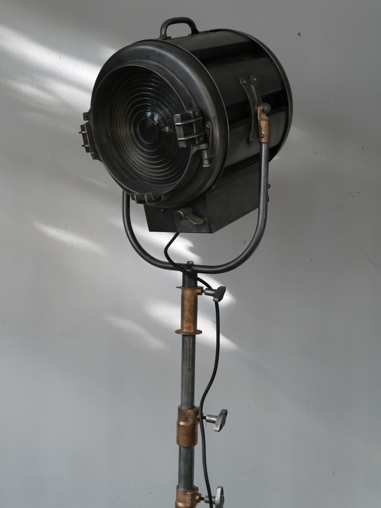 Ancien projecteur cinema hollywood Richardson 1950/60 pied cinema roulette – Image 2