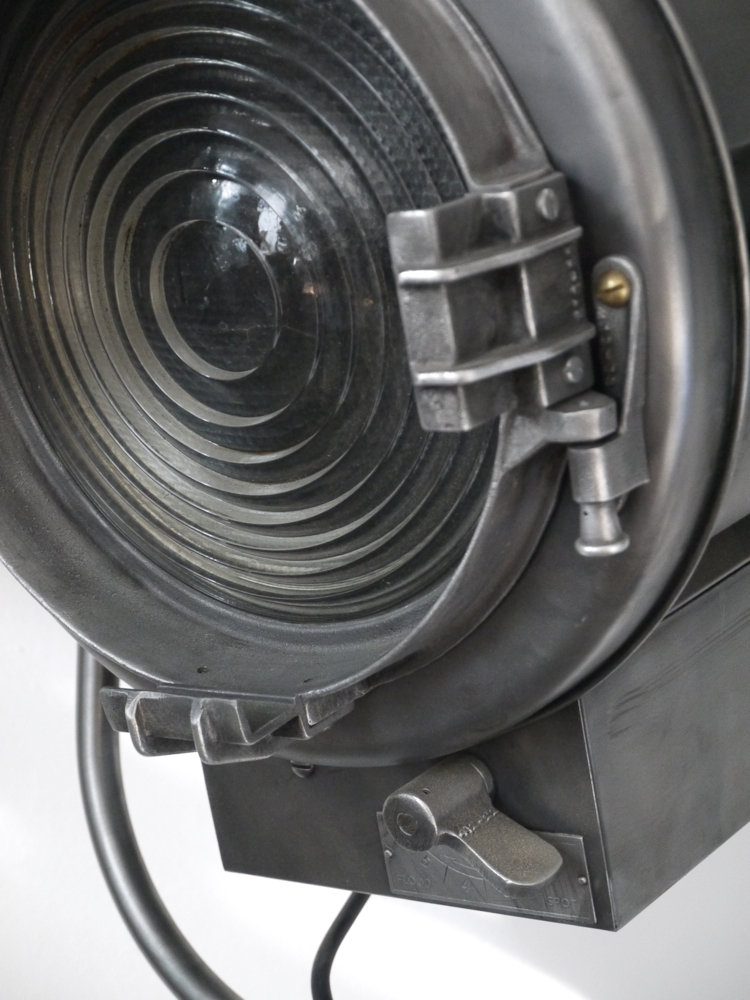 Ancien projecteur cinema hollywood Richardson 1950/60 pied cinema roulette – Image 8