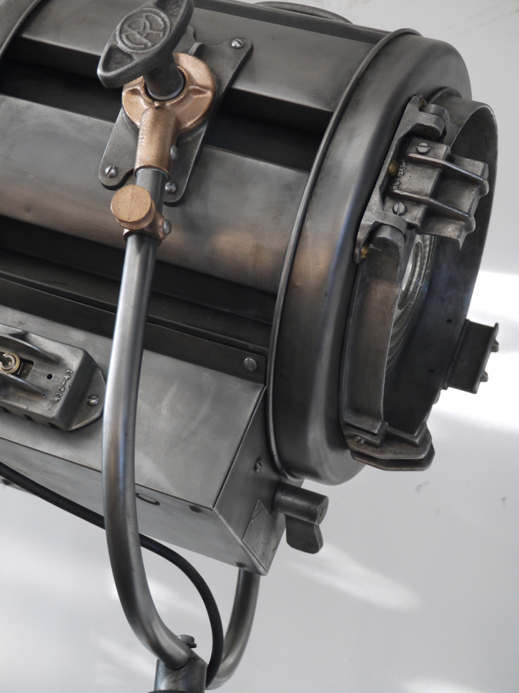 Ancien projecteur cinema hollywood Richardson 1950/60 pied cinema roulette – Image 14