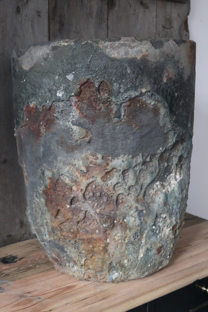 Ancien grand creuset de fonderie industrielle, ideal cache pot – Image 5