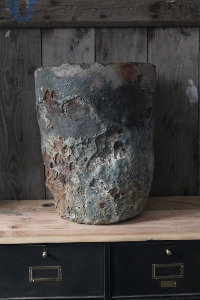 Ancien grand creuset de fonderie industrielle, ideal cache pot – Image 6