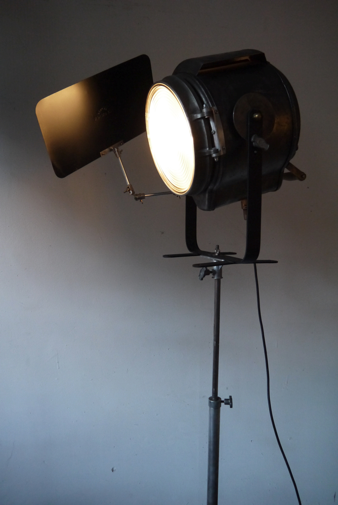 rare tres grand projecteur cinema cremer 2k pied roulette – Image 2