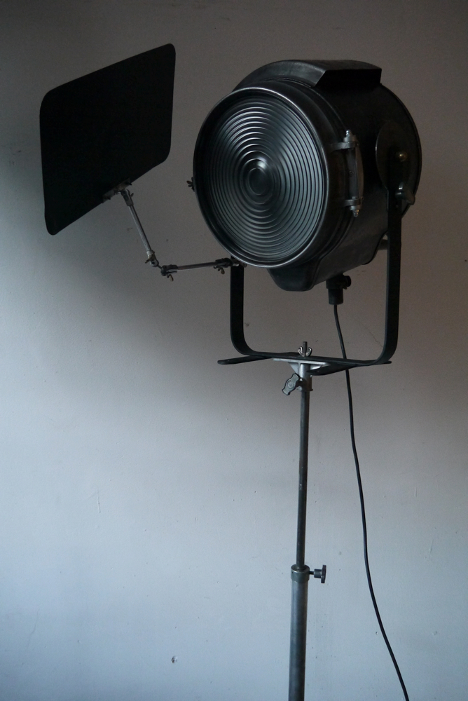 rare tres grand projecteur cinema cremer 2k pied roulette – Image 4