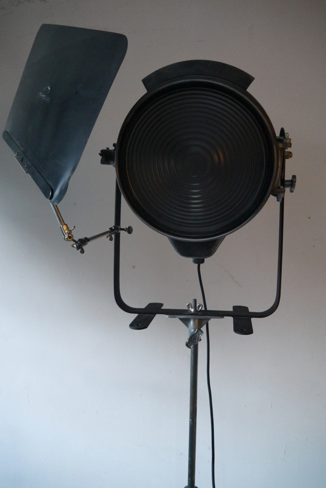 rare tres grand projecteur cinema cremer 2k pied roulette – Image 9