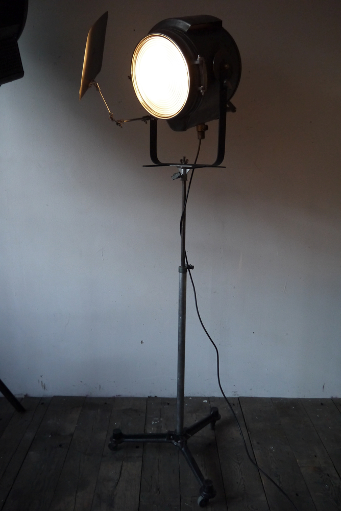 rare tres grand projecteur cinema cremer 2k pied roulette – Image 18