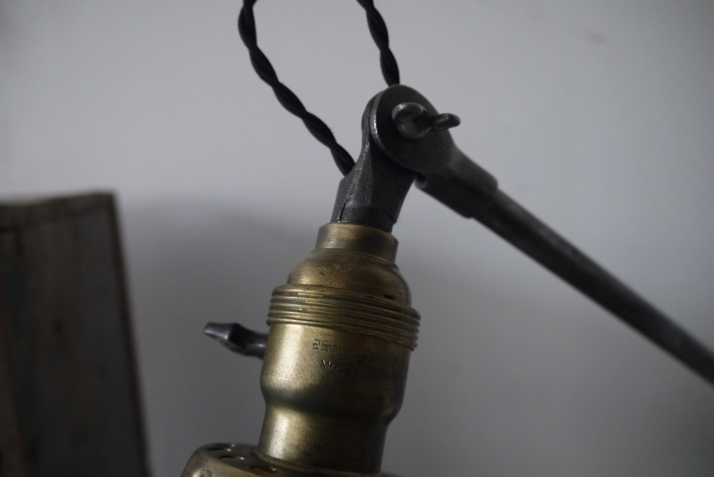 Rare Lampe bureau O.C. White Industrielle opaline blanche la lampe de reference a new york dans les loft – Image 7