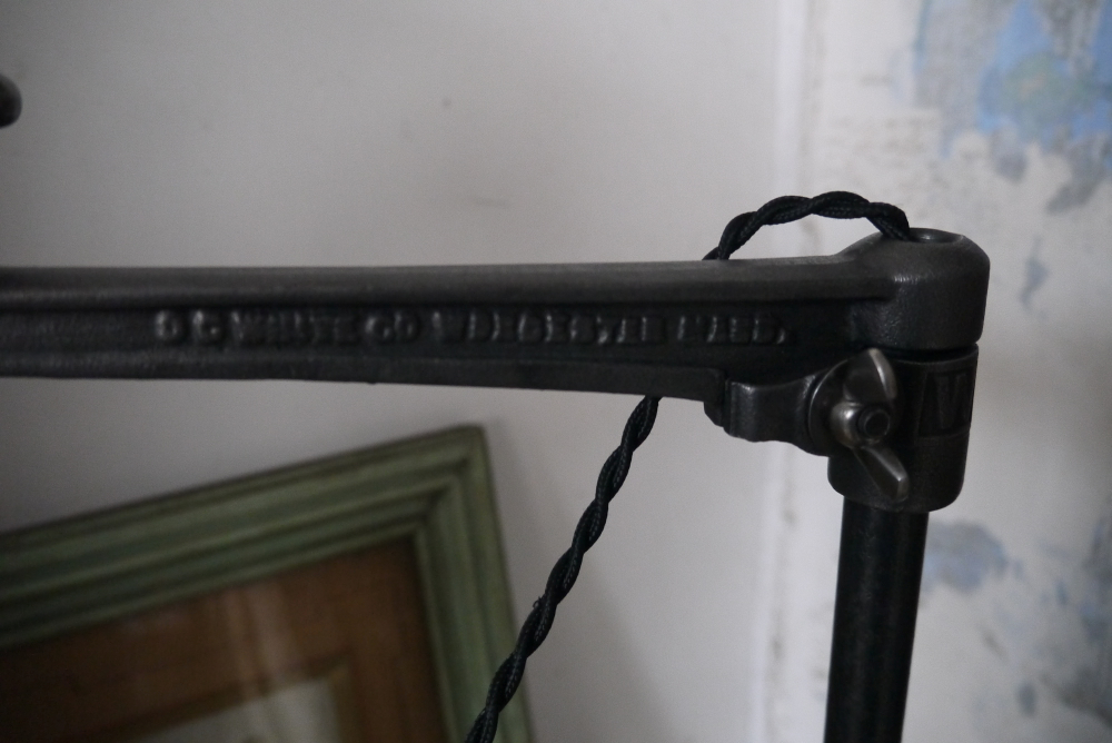 Rare Lampe bureau O.C. White Industrielle opaline blanche la lampe de reference a new york dans les loft – Image 12