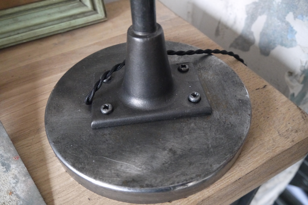 Rare Lampe bureau O.C. White Industrielle opaline blanche la lampe de reference a new york dans les loft – Image 13