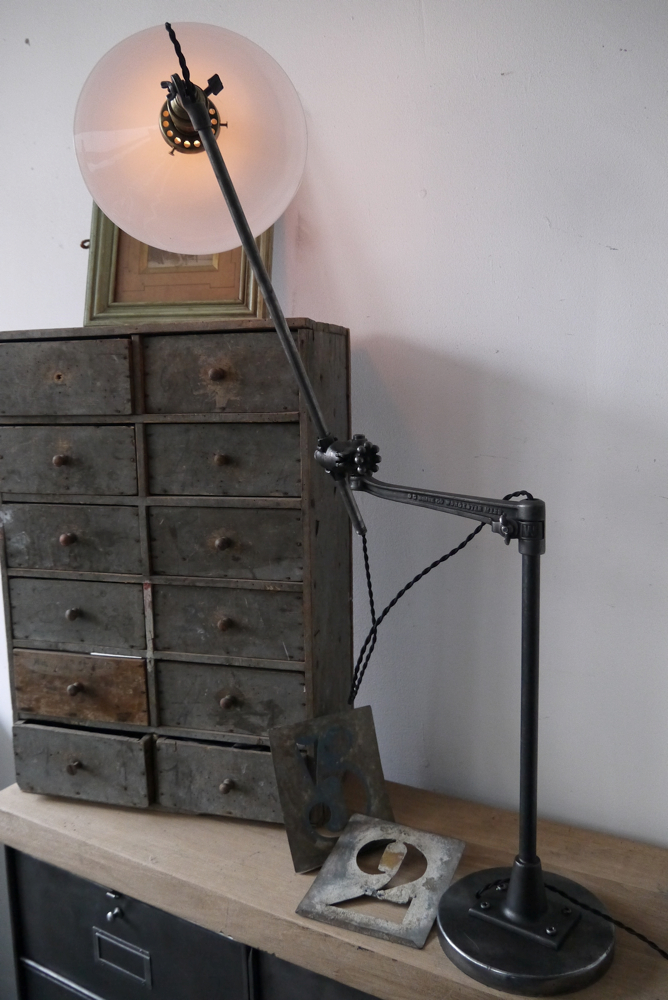 Rare Lampe bureau O.C. White Industrielle opaline blanche la lampe de reference a new york dans les loft – Image 19