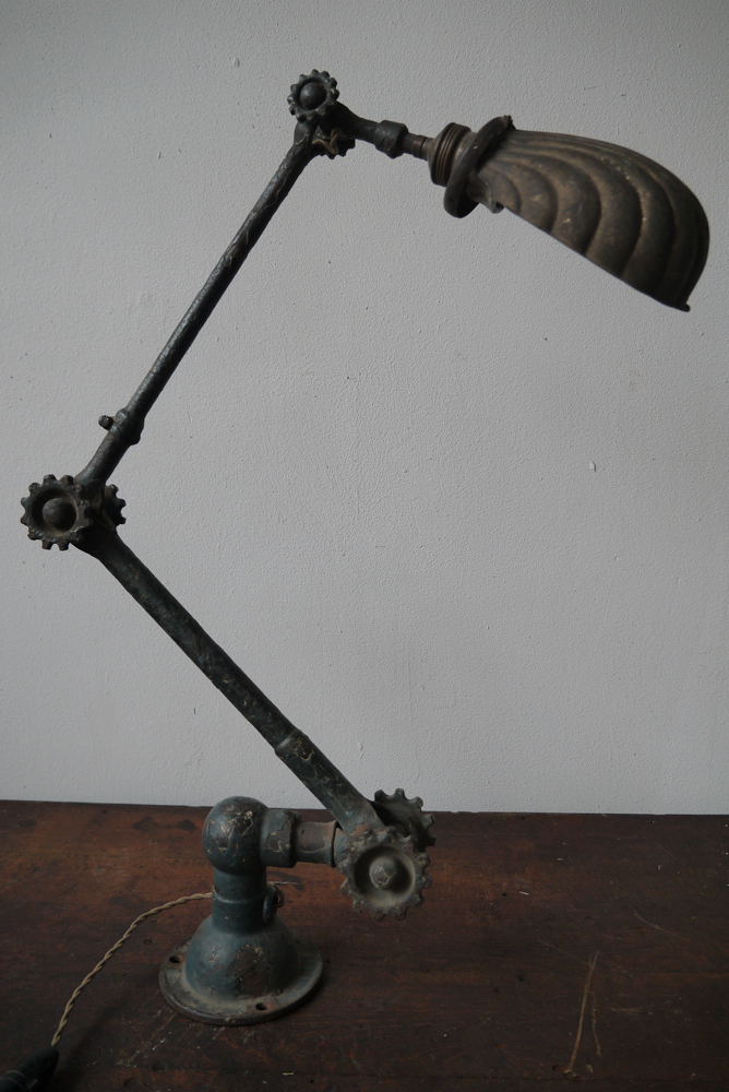 unique Lampe Dugdill designer John Dugdill (1907) dans son jus cette lampe a ete utilisée pour les photos du livre "" Objes cultes du mobilier industriel "" – Image 5