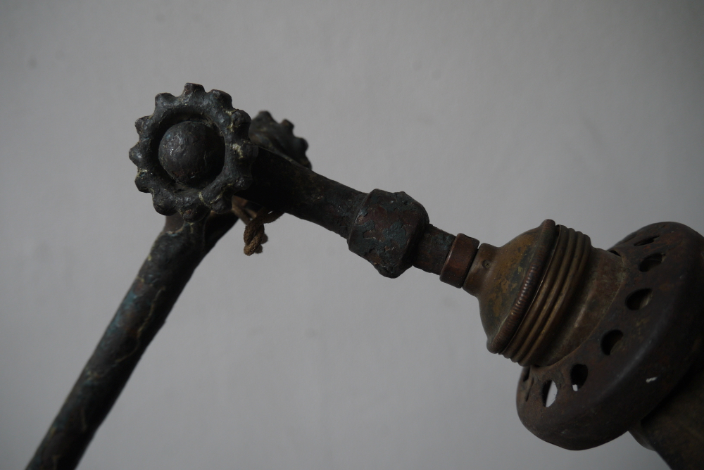 unique Lampe Dugdill designer John Dugdill (1907) dans son jus cette lampe a ete utilisée pour les photos du livre "" Objes cultes du mobilier industriel "" – Image 8