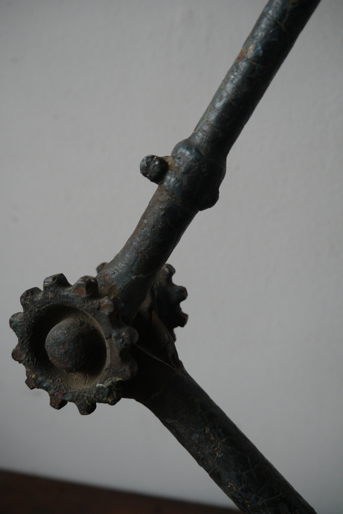 unique Lampe Dugdill designer John Dugdill (1907) dans son jus cette lampe a ete utilisée pour les photos du livre "" Objes cultes du mobilier industriel "" – Image 9