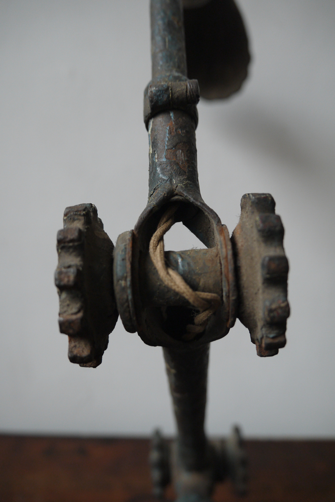 unique Lampe Dugdill designer John Dugdill (1907) dans son jus cette lampe a ete utilisée pour les photos du livre "" Objes cultes du mobilier industriel "" – Image 10