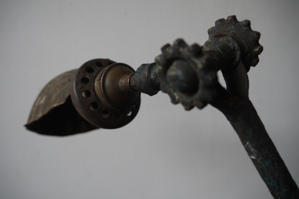 unique Lampe Dugdill designer John Dugdill (1907) dans son jus cette lampe a ete utilisée pour les photos du livre "" Objes cultes du mobilier industriel "" – Image 14