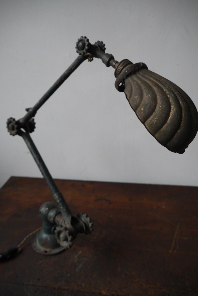 unique Lampe Dugdill designer John Dugdill (1907) dans son jus cette lampe a ete utilisée pour les photos du livre "" Objes cultes du mobilier industriel "" – Image 17
