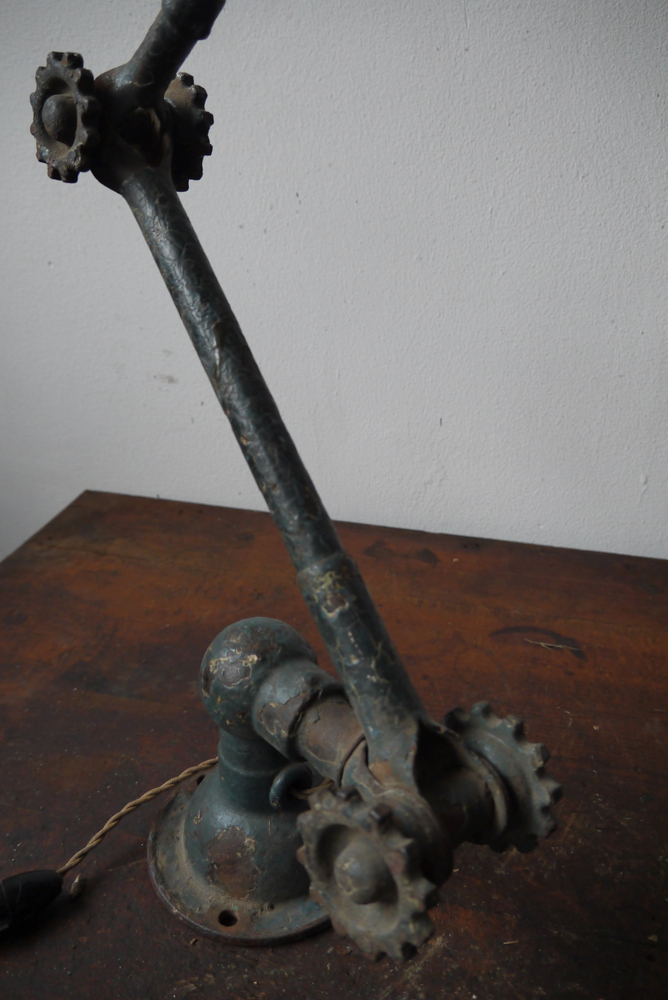 unique Lampe Dugdill designer John Dugdill (1907) dans son jus cette lampe a ete utilisée pour les photos du livre "" Objes cultes du mobilier industriel "" – Image 18