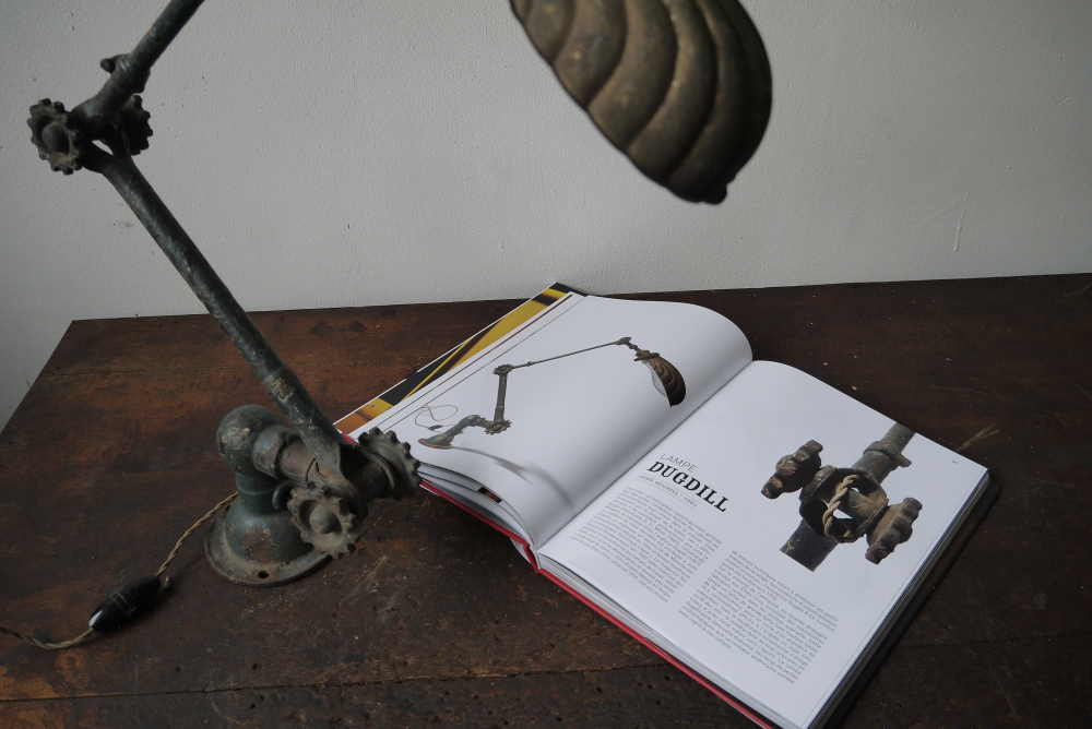 unique Lampe Dugdill designer John Dugdill (1907) dans son jus cette lampe a ete utilisée pour les photos du livre "" Objes cultes du mobilier industriel "" – Image 19