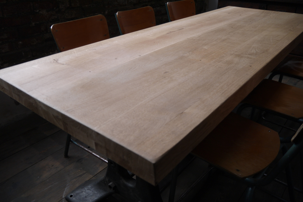 grande table industrielle plateau chene massif pietement fonte – Image 8