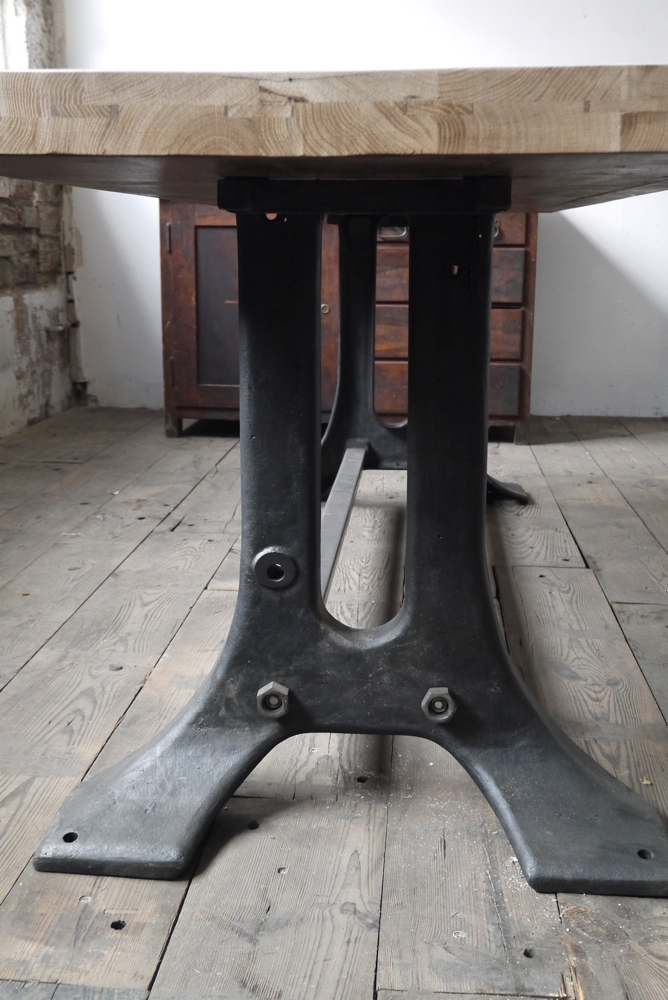 grande table industrielle plateau chene massif pietement fonte – Image 10