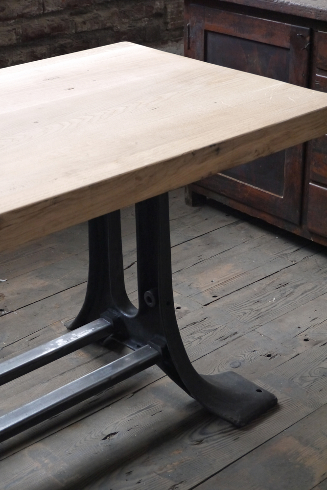 grande table industrielle plateau chene massif pietement fonte – Image 14