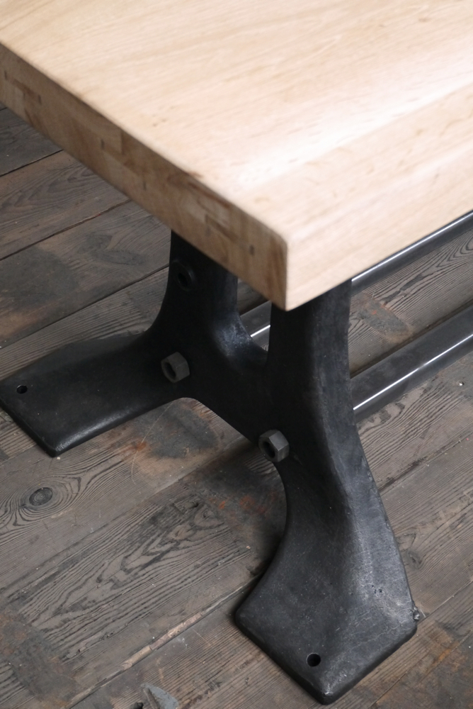 grande table industrielle plateau chene massif pietement fonte – Image 15