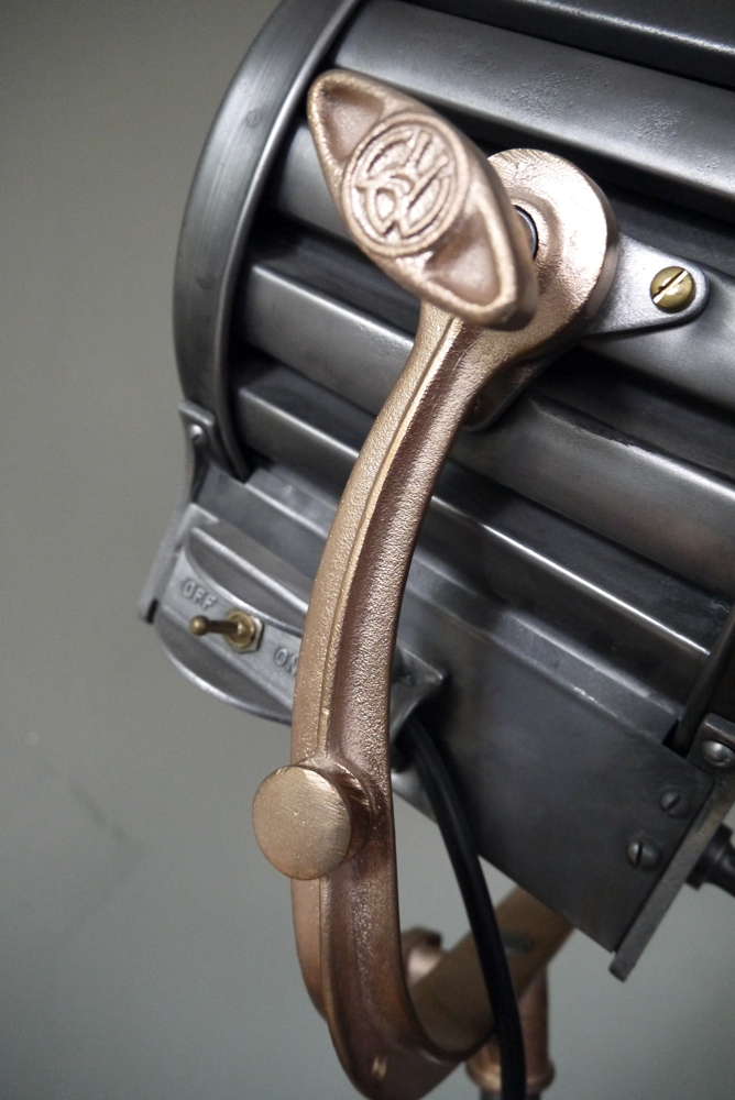 Tres rare ancien projecteur cinema hollywood Richardson 1930/40 pied cinema roulette – Image 10