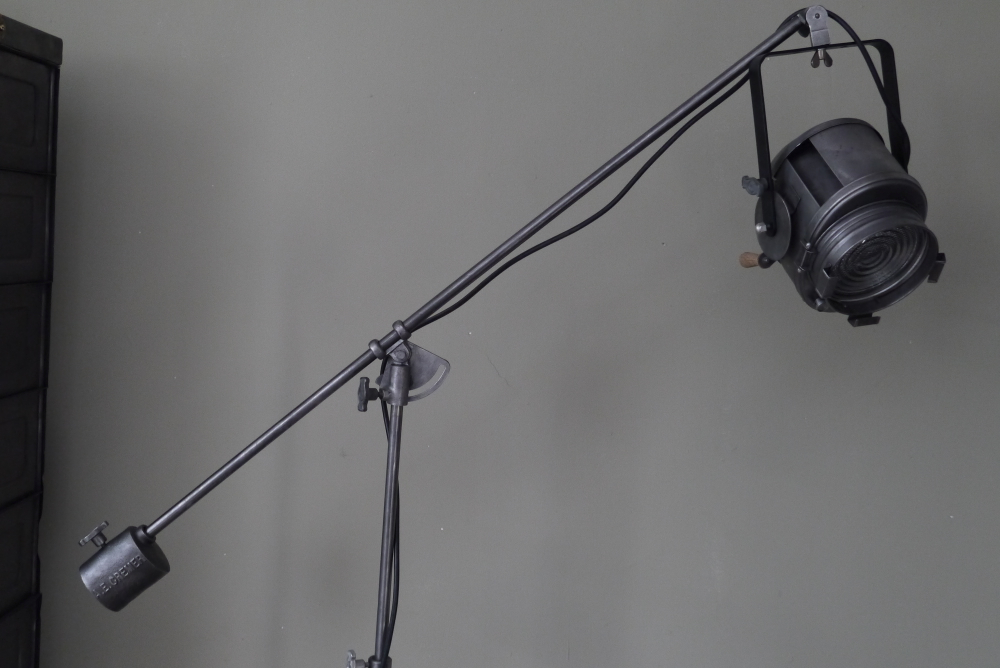 Projecteur de cinema Cremer Paris rare pied girafe entierement d'origine – Image 4