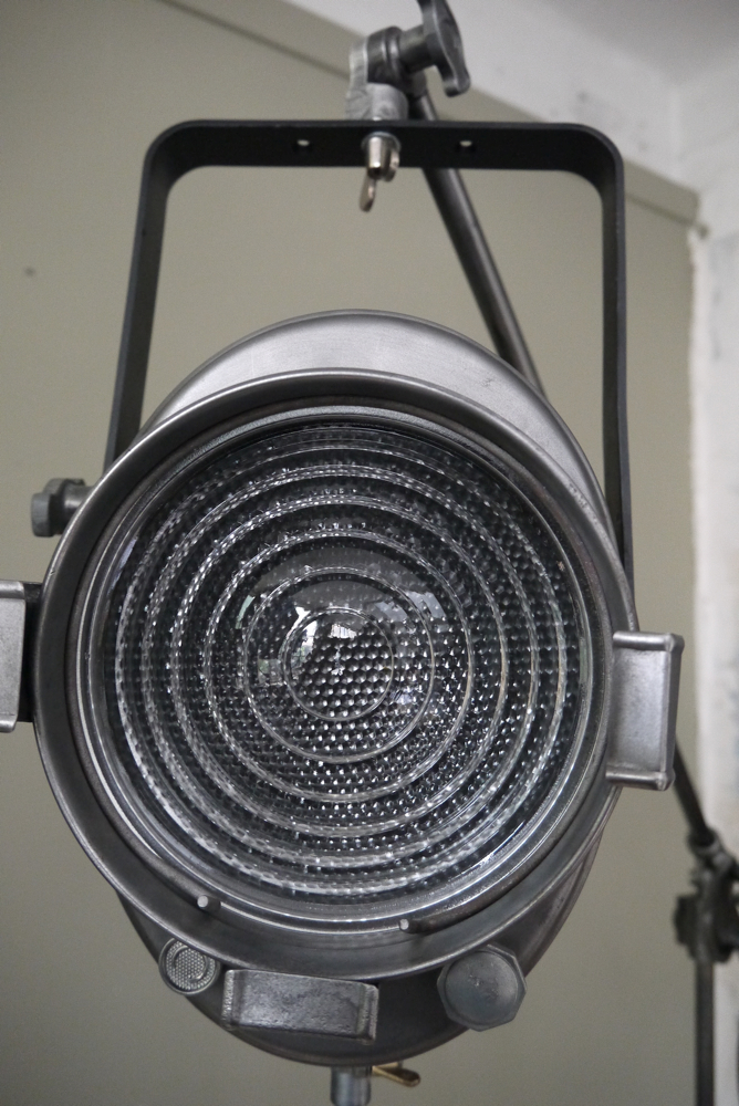 Projecteur de cinema Cremer Paris rare pied girafe entierement d'origine – Image 10