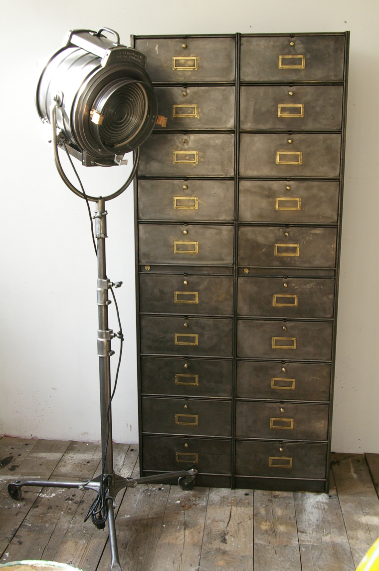 ancien grand meuble 20 casiers industriel a clapet Roneo 1940 – Image 4