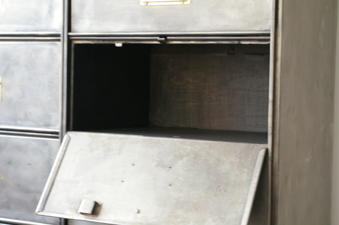 ancien grand meuble 20 casiers industriel a clapet Roneo 1940 – Image 8