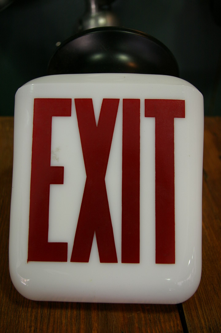 grand exit Lampe opaline blanche socle metal – Image 2