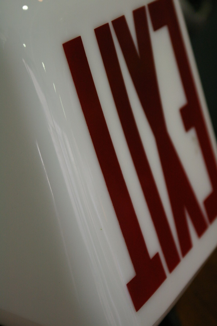 grand exit Lampe opaline blanche socle metal – Image 6