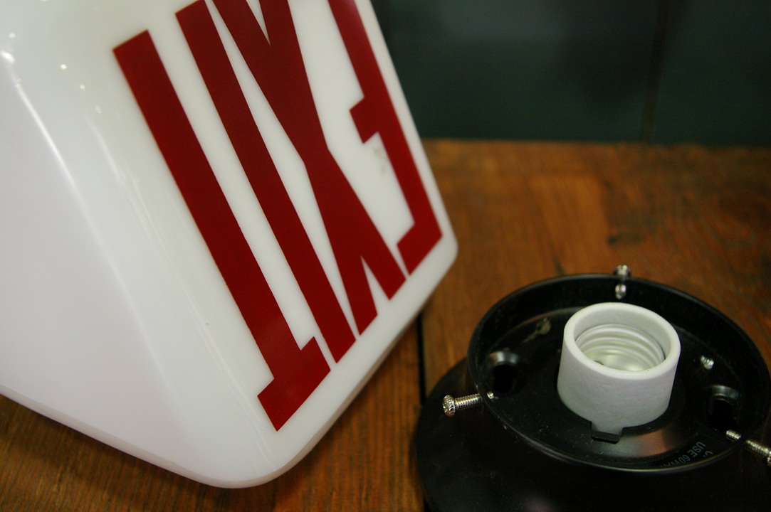 grand exit Lampe opaline blanche socle metal – Image 7