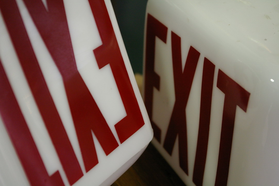 grand exit Lampe opaline blanche socle metal – Image 9