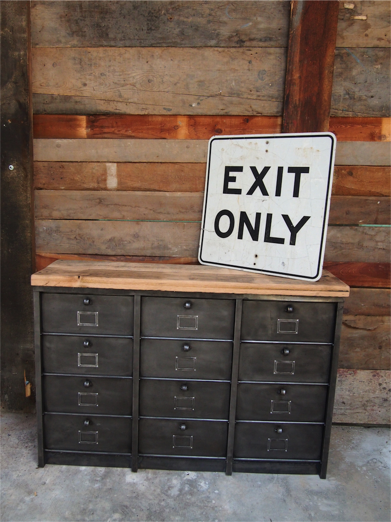 ancien grand meuble 12 casiers industriel strafor plateau chene massif – Image 14