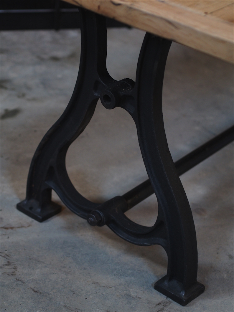 grande table industrielle plateau chene massif pietement fonte – Image 5