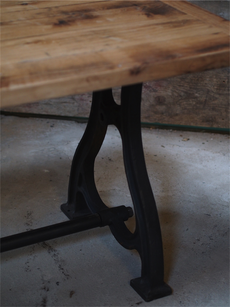 grande table industrielle plateau chene massif pietement fonte – Image 12