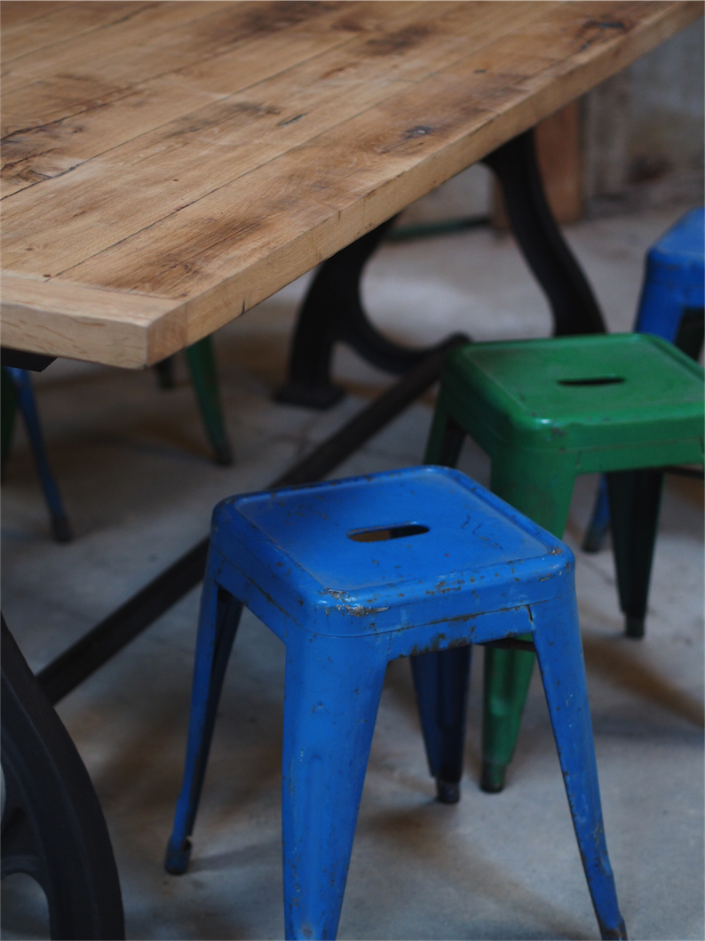 grande table industrielle plateau chene massif pietement fonte – Image 17