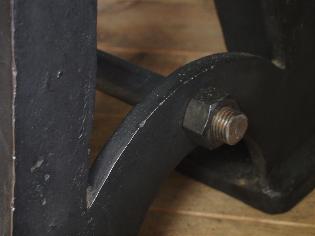 grande table industrielle plateau chene massif pietement fonte – Image 8