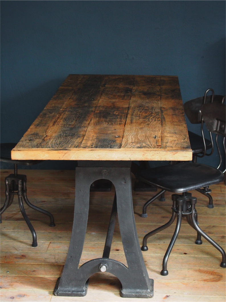 grande table industrielle plateau chene massif pietement fonte – Image 9