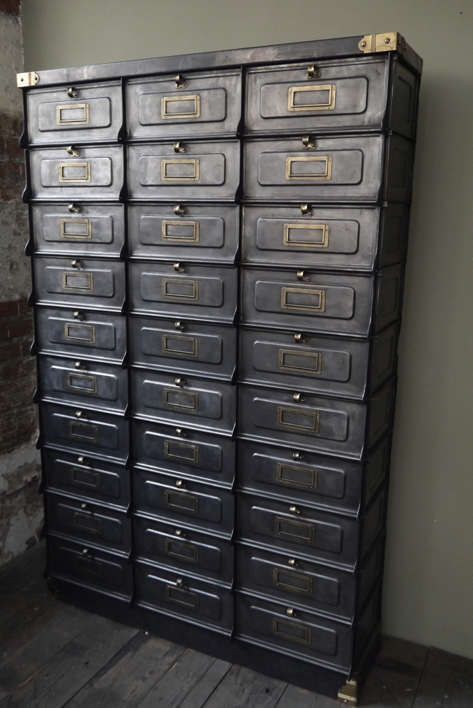 ancien grand meuble 30 casiers industriel a clapet strafor 1920 – Image 6