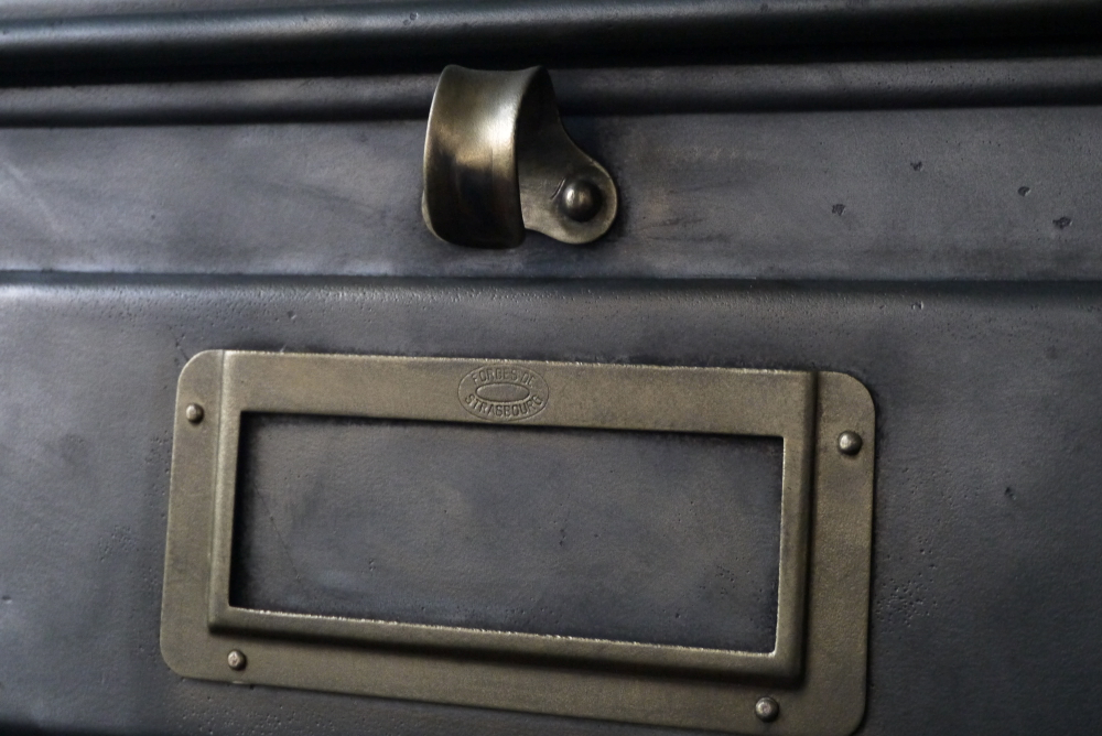 ancien grand meuble 30 casiers industriel a clapet strafor 1920 – Image 9