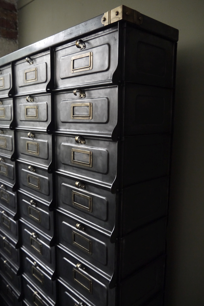 ancien grand meuble 30 casiers industriel a clapet strafor 1920 – Image 11
