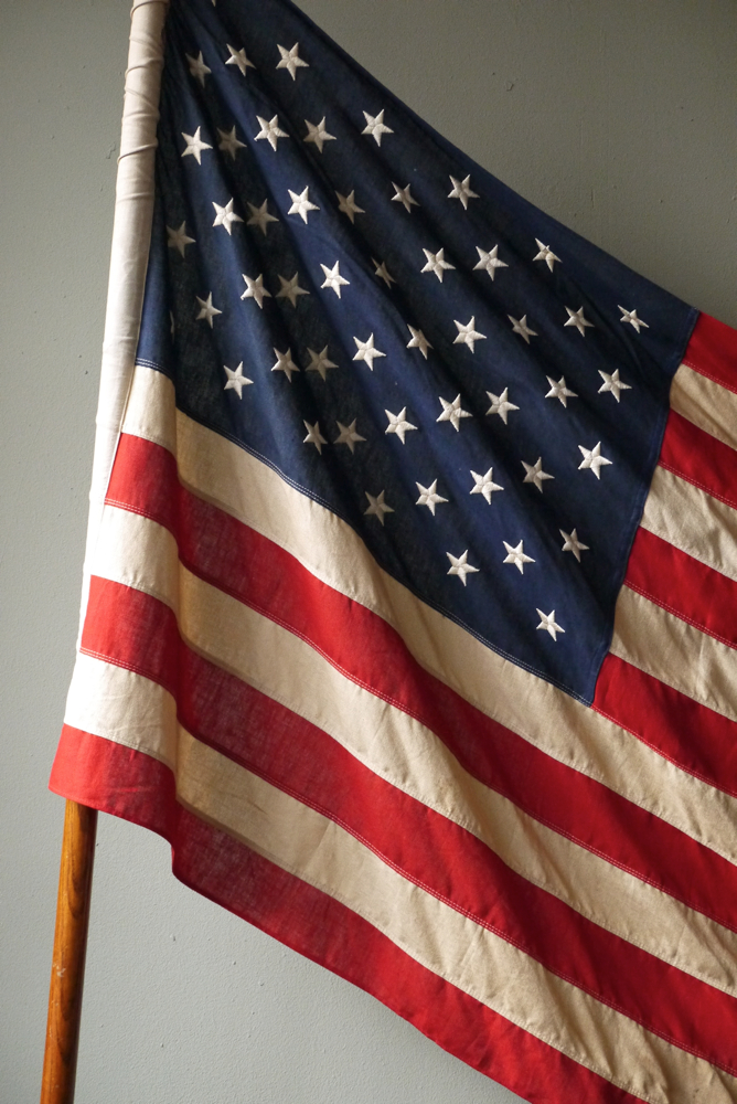 flag USA ancien drapeau americain sur mat socle fonte – Image 3