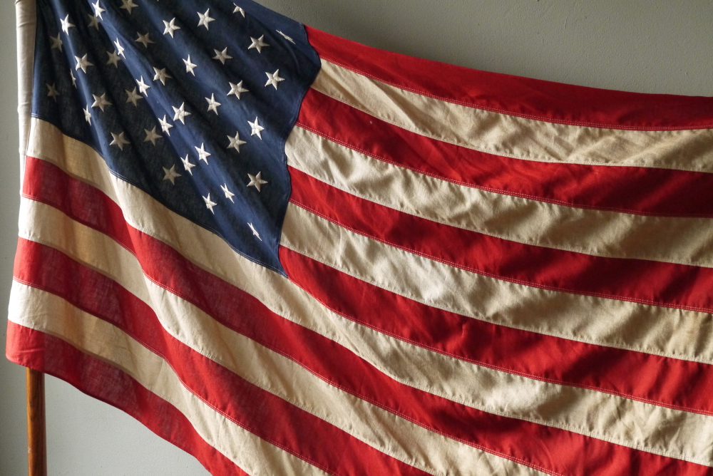 flag USA ancien drapeau americain sur mat socle fonte – Image 7