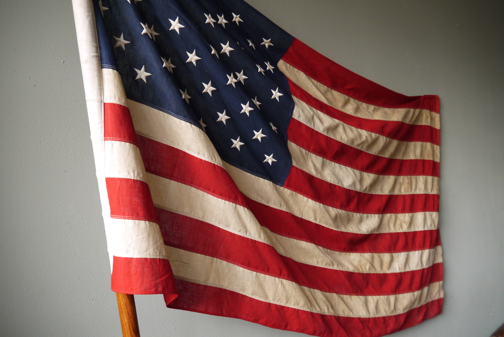 flag USA ancien drapeau americain sur mat socle fonte – Image 9